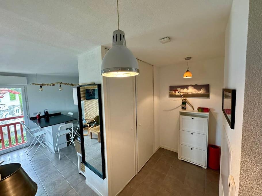 Grand Appartement - Piscine - Plage- Terrasse 圣让－德吕兹 外观 照片