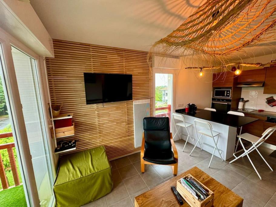 Grand Appartement - Piscine - Plage- Terrasse 圣让－德吕兹 外观 照片